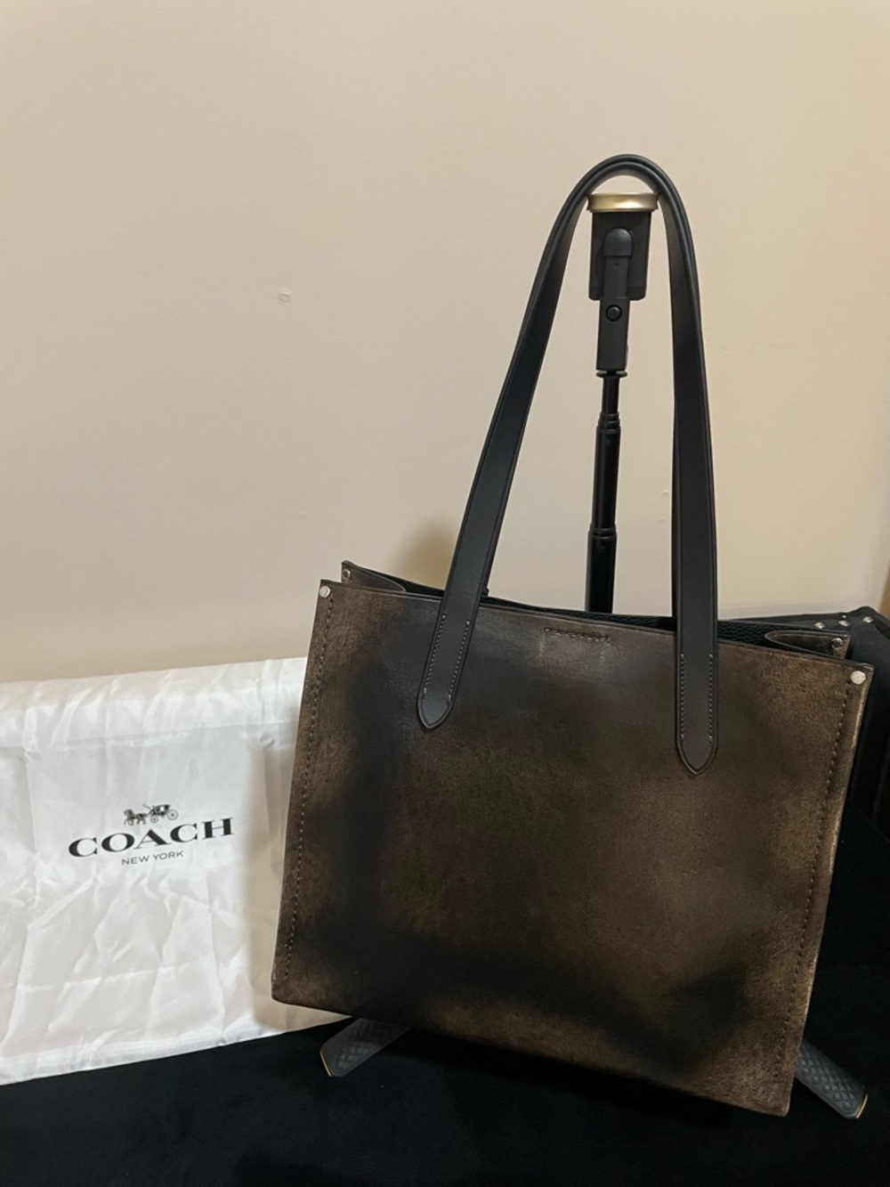 Unisex Coach Loved Leather Relay 34 Tote RARE! - Picture 2 of 7